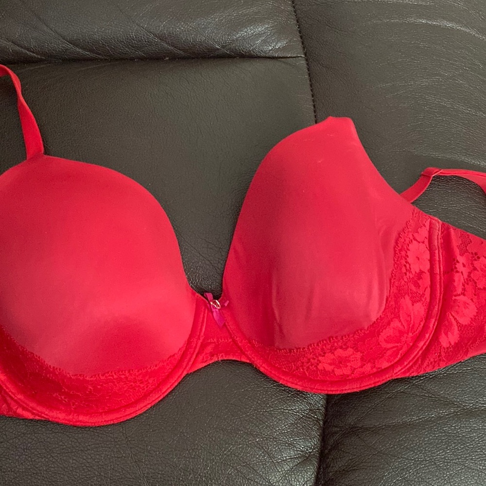 Victoria’s Secret 38D Bra